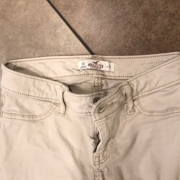 Cream colored Hollister jeans. - Picture 1 of 4